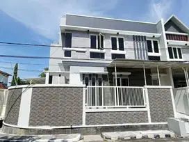 Rumah Tenggilis Model Scandinavian