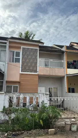 RUMAH 2 LANTAI DALAM PERUMAHAN DI RAJEG JUAL RUGI