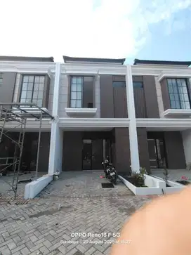 Disewakan Rumah di Regency One East Point dekat Pakuwon City