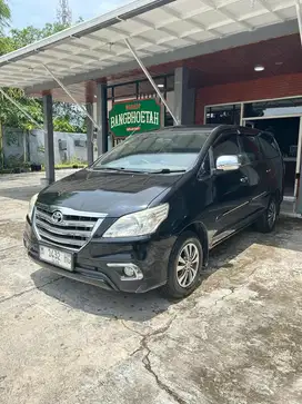 Mobil keluarga toyota innova G 2015 Bensin km rendah