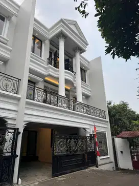 Rumah Baru American Classic 3 Lantai Di Kebagusan Jakarta Selatan.