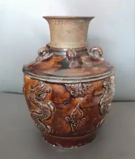 Guci Borneo vintage
