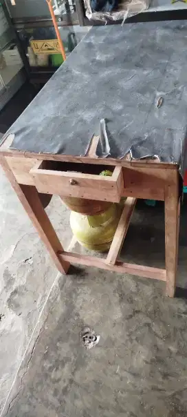 Meja warung makan