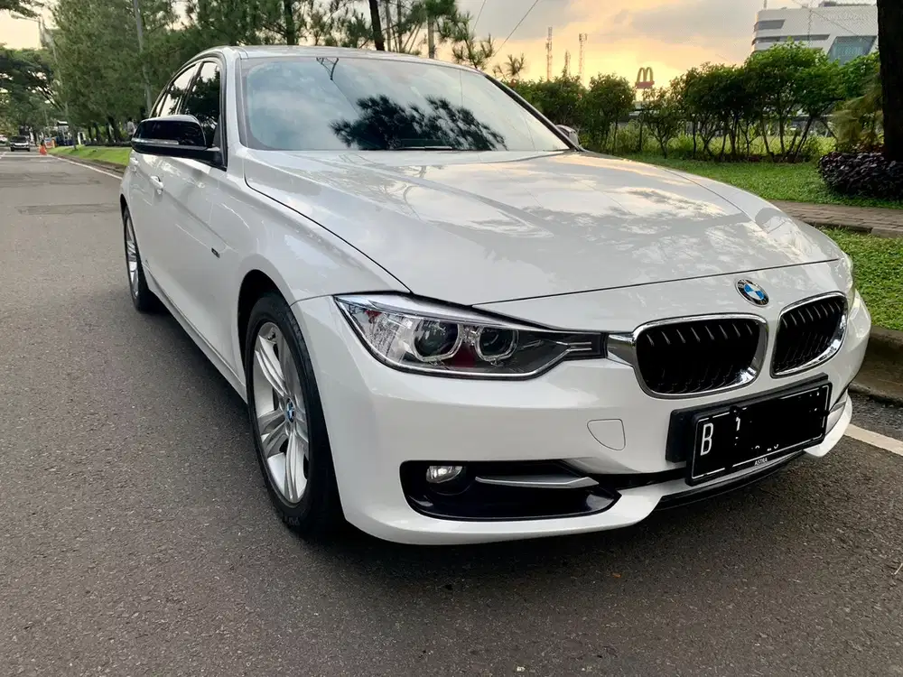BMW 320i 2015 Bensin