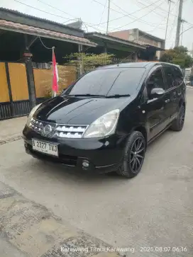 Nissan grand Livina XV metik 2011 istimewa
