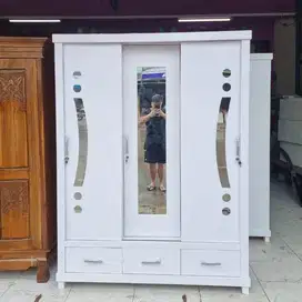LEMARI 3 PINTU GESER DAN GANTUNG TENGAH