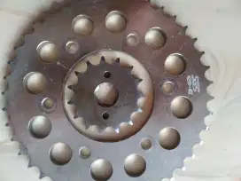 Gear set merek SSS ukuran 428 15T dan 42T untuk motor vixion