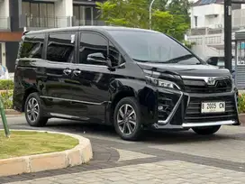 LOW KM!!! Toyota Voxy 2.0 AT 2019 - Hitam
