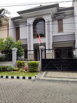 Dijual Rumah Babatan Pratama Wiyung 2 Lantai Siap Huni Terawat