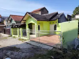 Dijual Rumah LOKASI STRATEGIS  100 M dari  Jln Raya