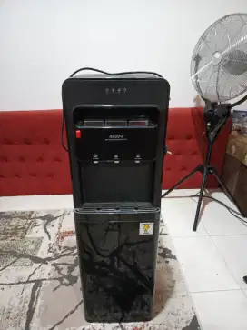 Dispenser Arashi Bottom Gallon – Kondisi Bagus, Harga Terjangkau!
