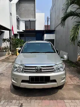 Mobil Rawatan Pribadi KM Rendah, Fortuner 2011 Cash Only