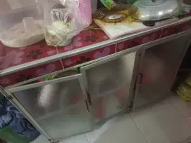 Rak piring bekas