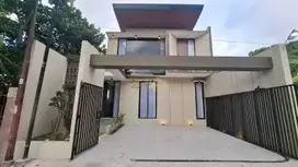 RUMAH BARU KONTEMPORER, FULL FURNISHED DEKAT STADION MAGUWO