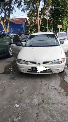 Mobil proton wira