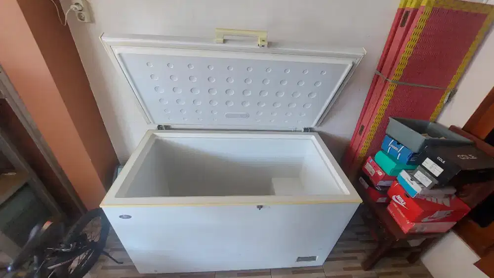 Frerzer merk sanden kapasitas 450 liter