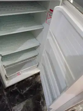 Kulkas Asi 4 Rak merek AQUA