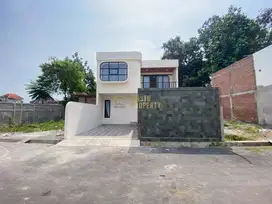 RUMAH BARU SEMI VILLA, PRIVATE POOL, 5 MENIT KE BANDARA ADI SUCIPTO