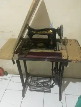 Mesin jahit fullset jual cepat