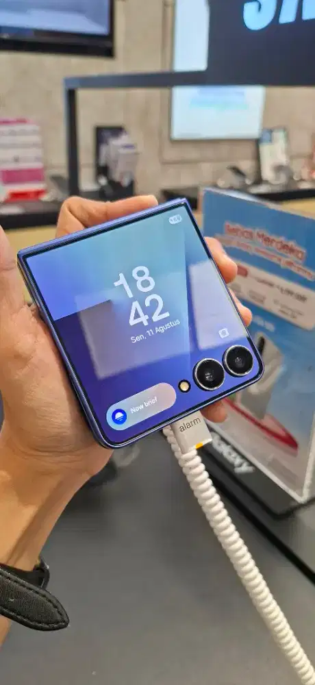 Samsung Z Flip 7 12/256