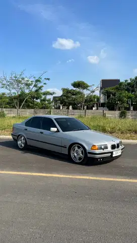 BMW 318i 1997 Bensin