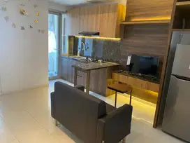 Disewakan Pertahun 2 BR Semi Furnish Apartemen Green Lake Sunter