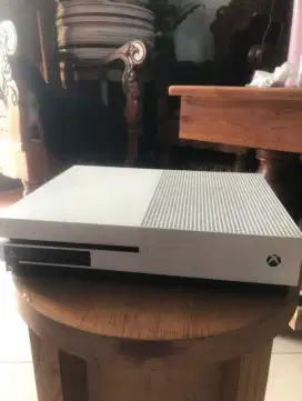 XBOX ONE S 500HDD