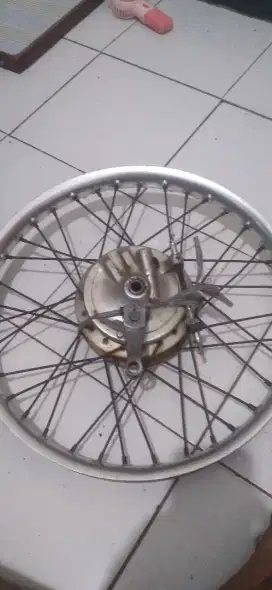 Velg depan jari jari dan shok depan supra lama
