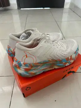 Ortuseight Hyperblast white camo