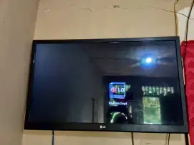 Jual tv Lcd merek LG 42 inch masih mulus siap pakai jual 2.500 nego