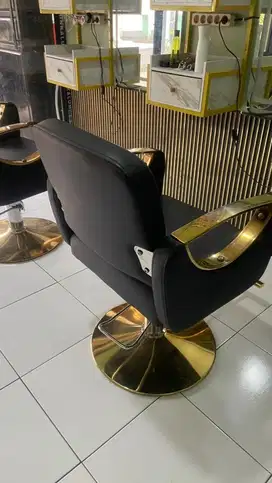 Dijual kursi barbershop 2 pcs baru dipakai sebulan