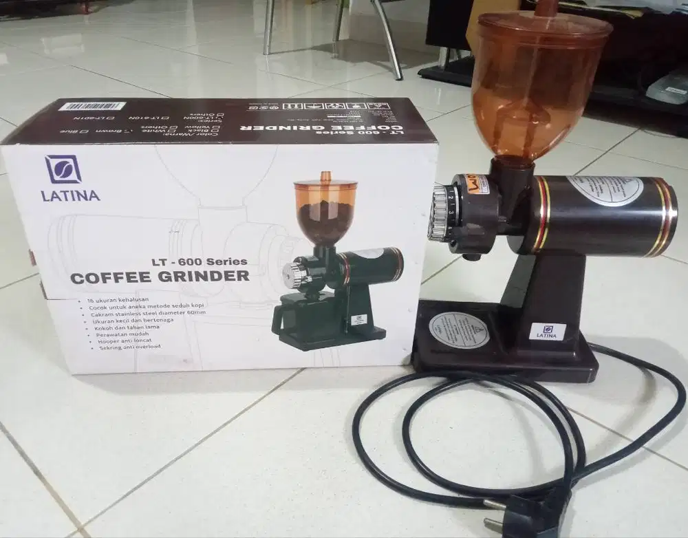Coffee Grinder. 16 ukuran kecepatan, ukuran kecil dan bertenaga.