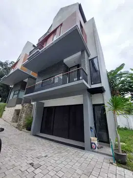 Rumah Dijual Brandnew 4 lantai dalam Town House Kebayoran Baru Jaksel