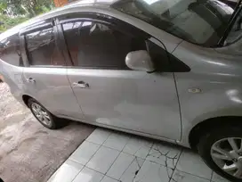 Nissan Grand livina 2012 Bensin