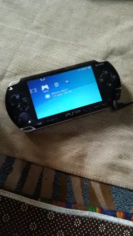 PSP Sony seri 1000 kondisi normal, minus batre drop