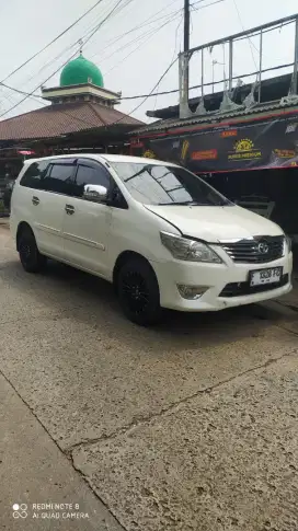 Grand Innova thn 2012 putih