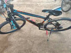 saya mau jual sepeda gunung polygon berukuran m5