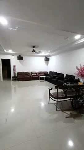 Rumah Semi Industrial Lingkungan Sangat Nyaman Di Jakarta Timur