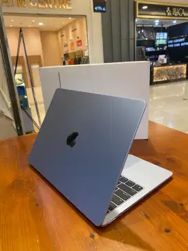 Macbook Air M4 13 inch 2025 Skyblue Ram 16GB SSD 256GB fullset mulus