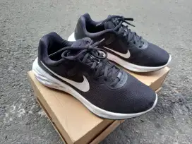 sepatu Nike revolution 6 ori size 42