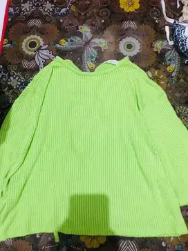 sweater croptop hijau