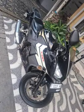 Honda CBR 2015 hitam