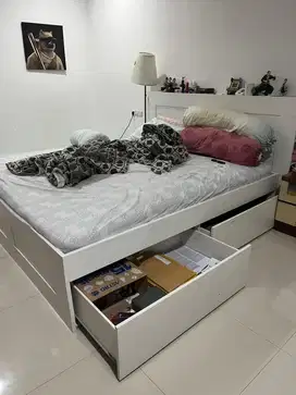 Kasur ikea dibawahnya ada storage
