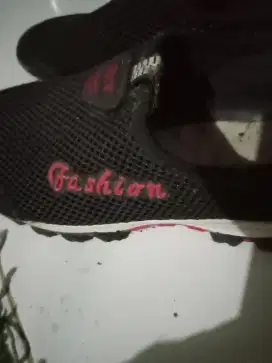 sepatu cat layak pakai