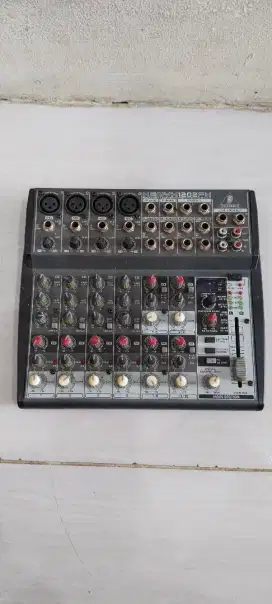 Mixer behringer xenix1202fx