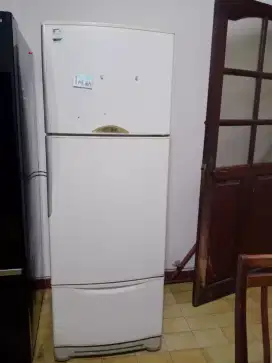 Merk SHARP 3 PINTU