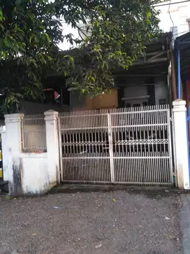 RUMAH TUA DI MUARA KARANG