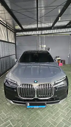 [1.900 KM] BMW i7 xDrive60 Gran Lusso 2023 Like New