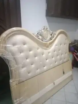 Lemari klasik kca lengkung 2 unit ,sopa satu set ,tempat tidur ,nakas