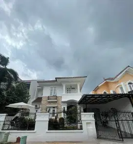 RUMAH CANTIK BANGET  PUSPITA LOKA BARU DI RENOVASI, SHM